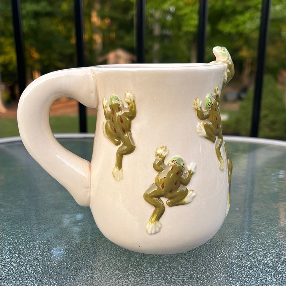 Frog Themed Ceramic Mug - Picture 4 of 11